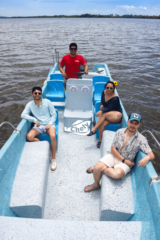 Lancha privada en Laguna Bioluminiscente recorrido diurno